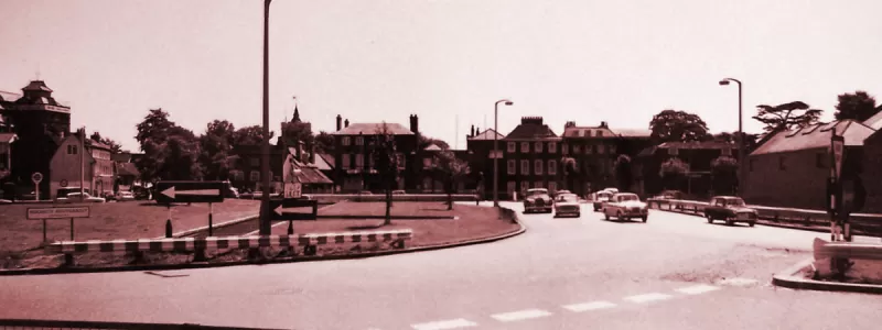 The Hogarth Roundabout in about 1966, with the entrance from the eastbound A4 in the foreground. Click to enlarge